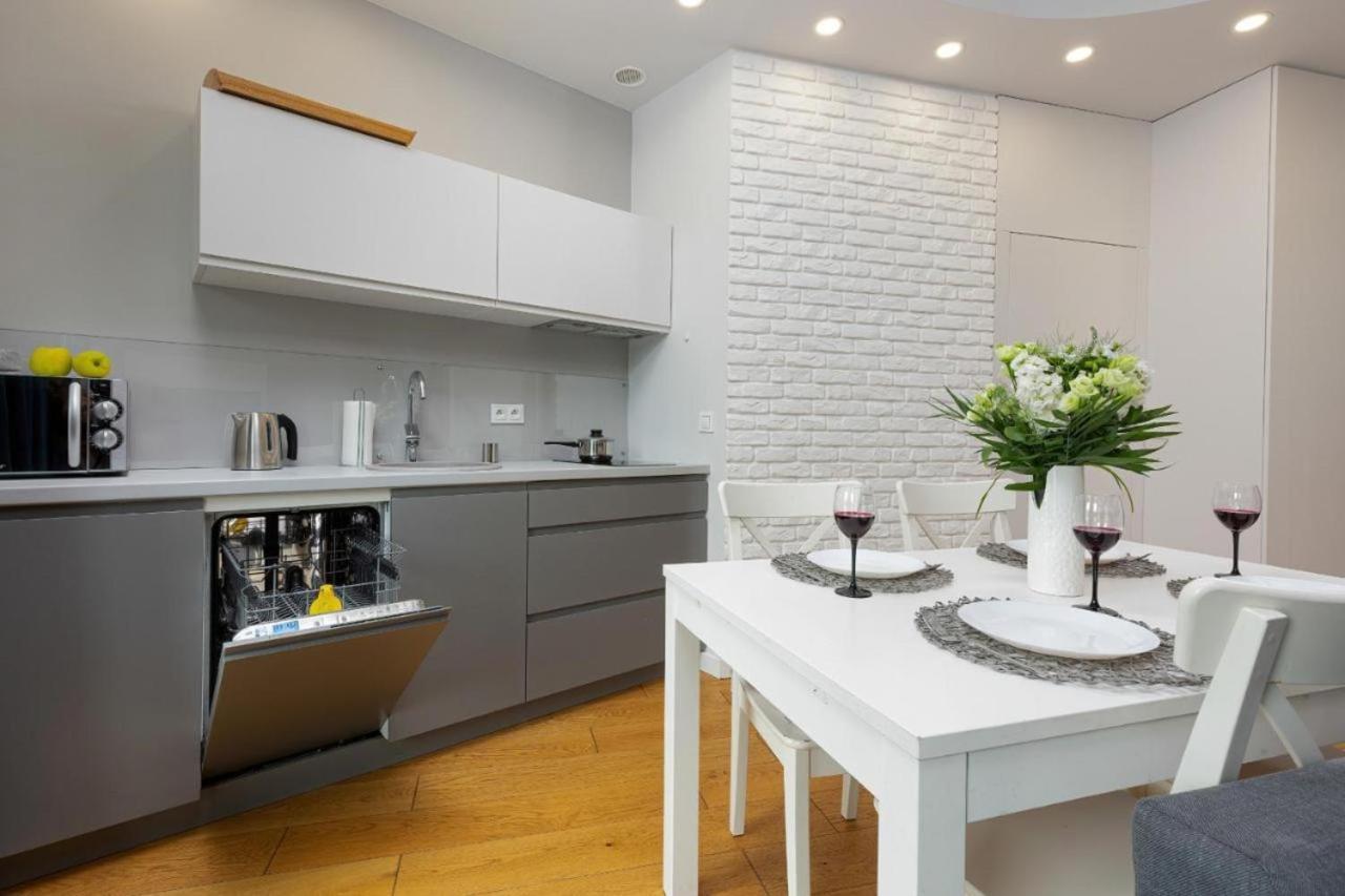 Modern Apartment Near Hilton Varsovia Exterior foto